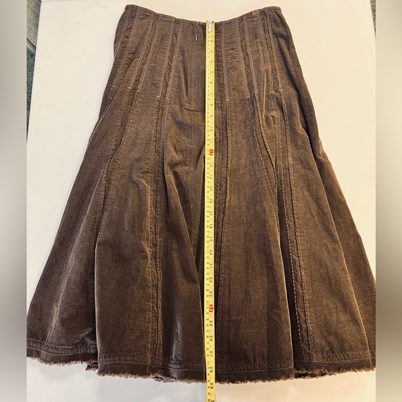 Cabi brown lightweight corduroy skirt, size 0 100% cotton fit and flare - Picture 3 of 6